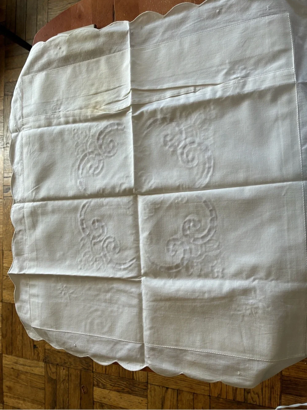 Embroidered White Table Square - Elegant Cutwork Design
